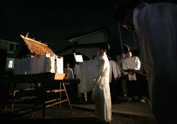 古川端での神事の様子です